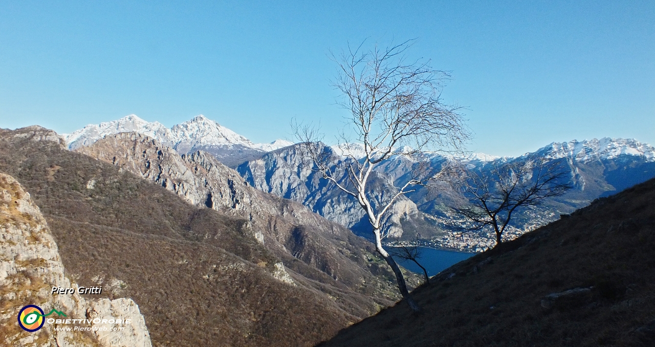 63 in cresta ...vista dal Grignone al Resegone....JPG